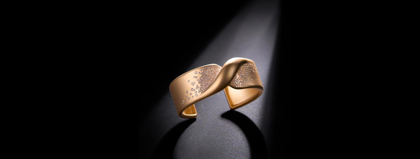 FATALE BANGLE