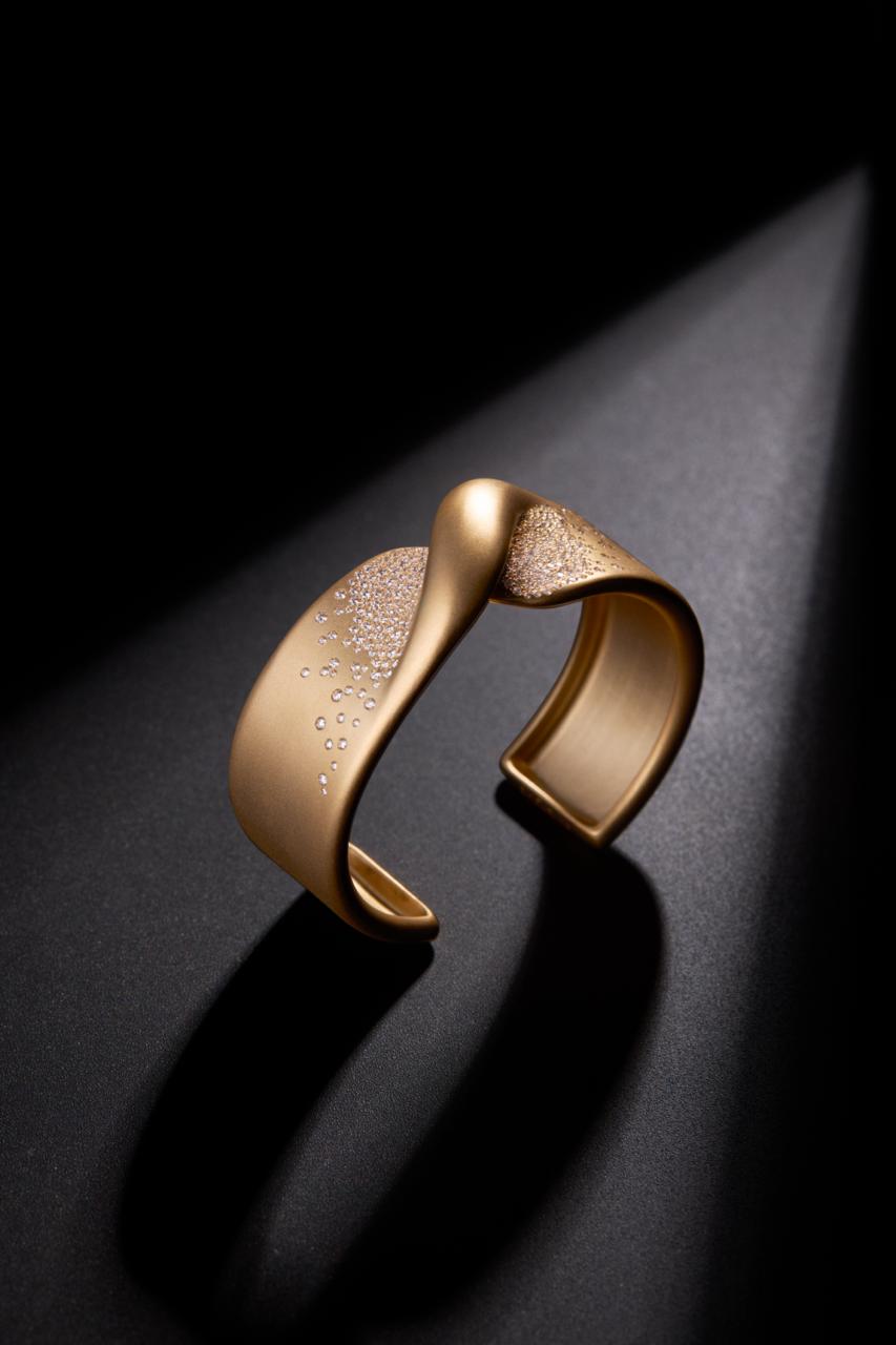 FATALE BANGLE
