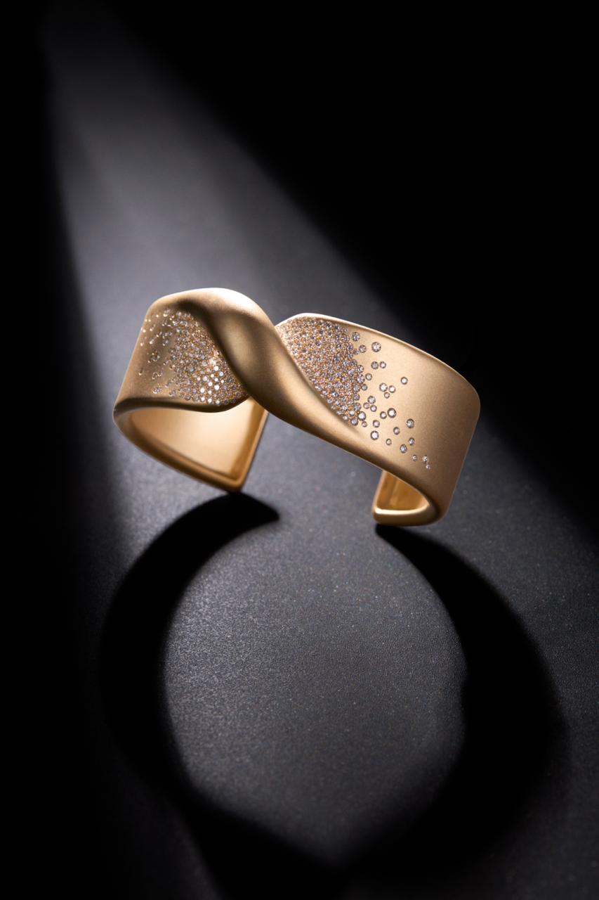 FATALE BANGLE